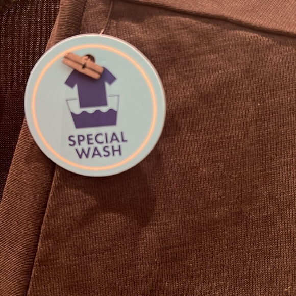 Sketchers vneck tee - Picture 3 of 7